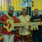 Rodrigo Borges entrega a tradicional chave da cidade ao Rei Momo a princesa no Carnapari