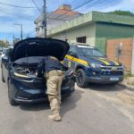 PRF recupera carro roubado e detém mãe e filho em Itapemirim
