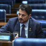 Marcos do Val se atrapalha e acumula deslizes na busca por novo partido